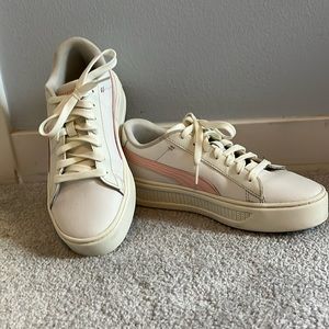Women’s size 7.5 Puma Smash V3 platform sneakers